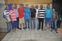  بالصور: أصدقاء الشاب محمود أبو صيام من مدينة اللد يودعونه قبل سفره لدراسة الطب 